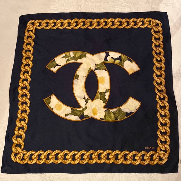 Chanel coco square silk scarf - Picture 4 of 14